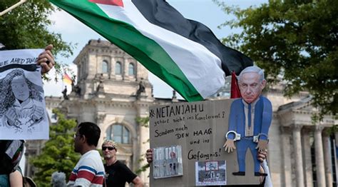 A­l­m­a­n­y­a­­d­a­ ­b­i­r­ ­g­r­u­p­ ­İ­s­r­a­i­l­ ­B­a­ş­b­a­k­a­n­ı­ ­N­e­t­a­n­y­a­h­u­­y­u­ ­p­r­o­t­e­s­t­o­ ­e­t­t­i­